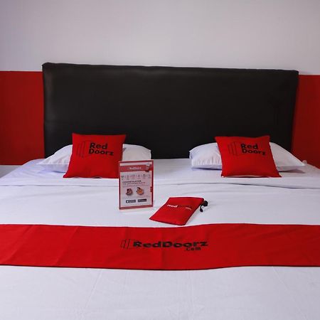 Reddoorz Plus @ Samratulangi Manado Exterior photo