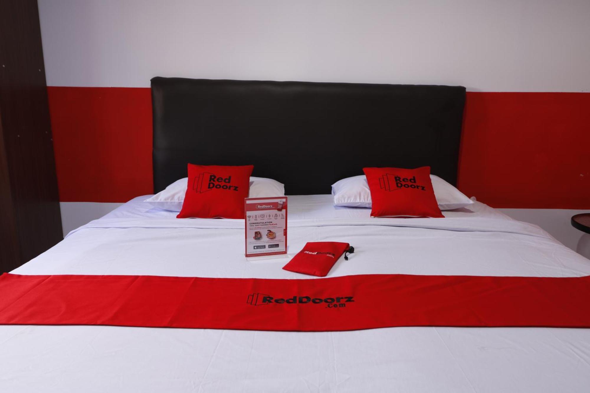 Reddoorz Plus @ Samratulangi Manado Exterior photo