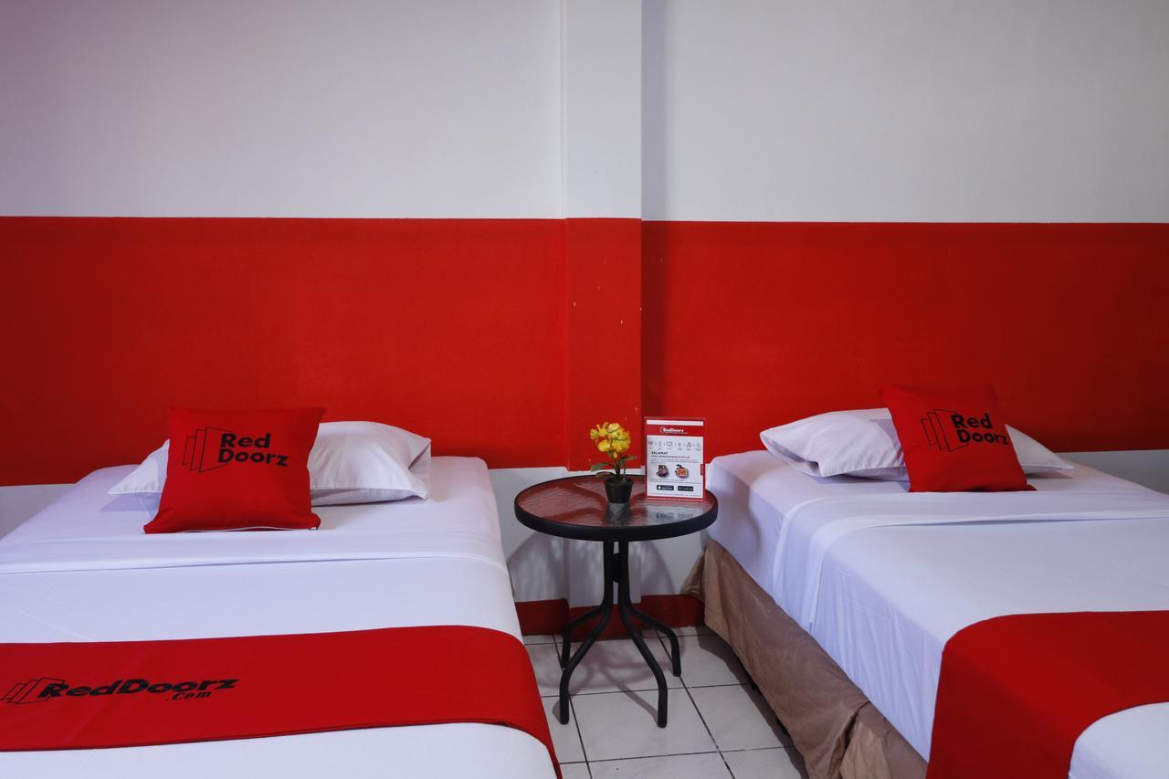 Reddoorz Plus @ Samratulangi Manado Exterior photo
