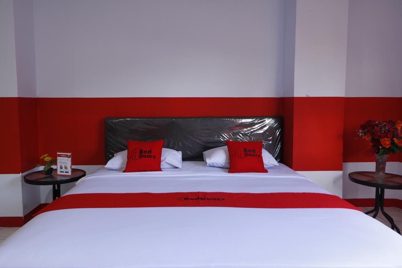 Reddoorz Plus @ Samratulangi Manado Exterior photo