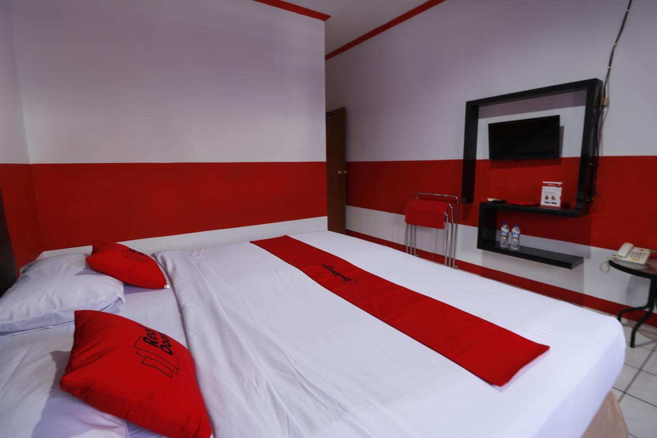 Reddoorz Plus @ Samratulangi Manado Exterior photo