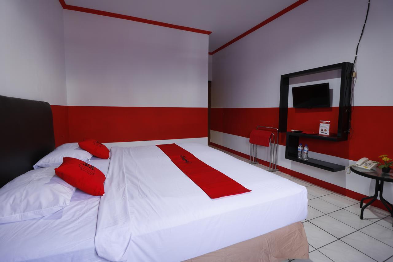 Reddoorz Plus @ Samratulangi Manado Exterior photo