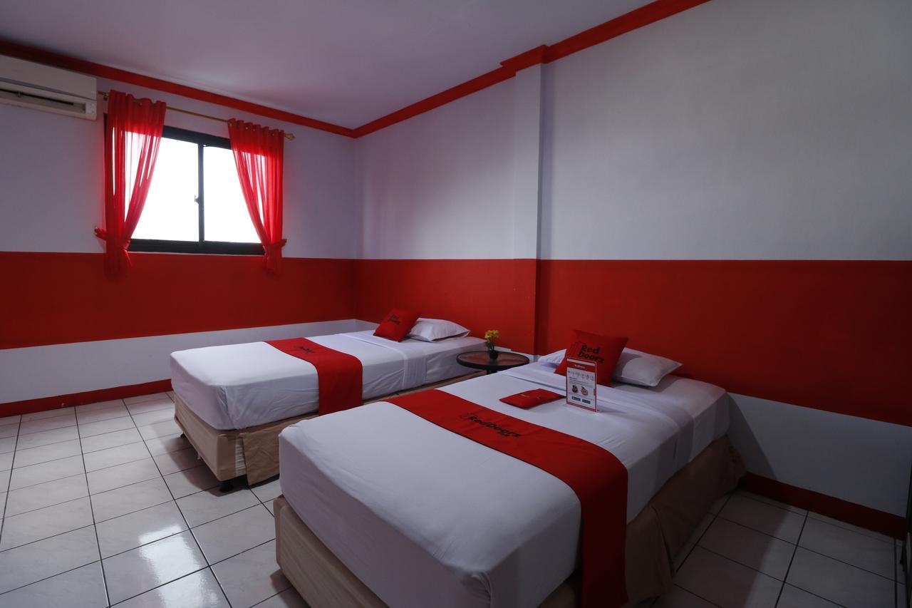 Reddoorz Plus @ Samratulangi Manado Exterior photo